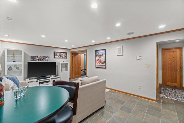 4314 N Ardmore AVENUE, Shorewood, WI 53211