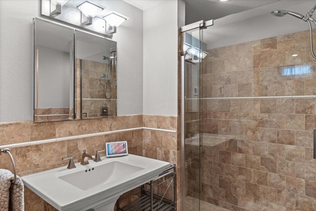 4314 N Ardmore AVENUE, Shorewood, WI 53211