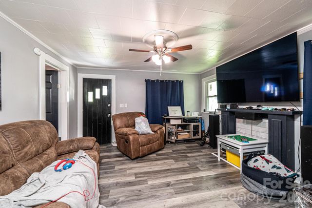 224 broadway Street NW, Lenoir, NC 28645