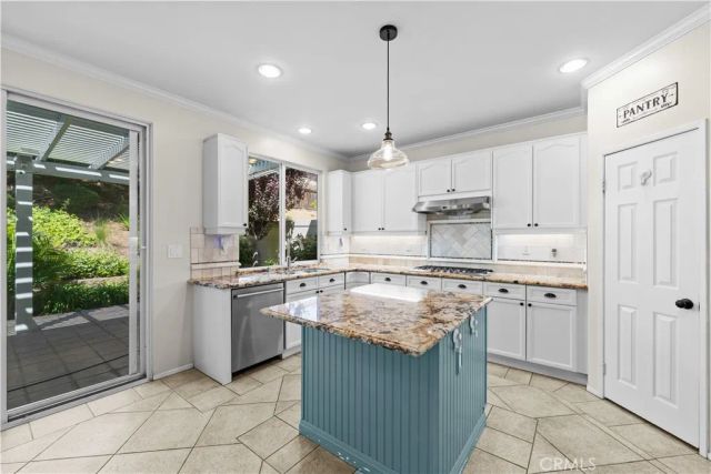 33456 Warwick hills Rd, Yucaipa, CA 92399