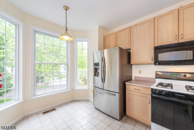 148 Arrowgate Dr, Randolph Twp., NJ 07869