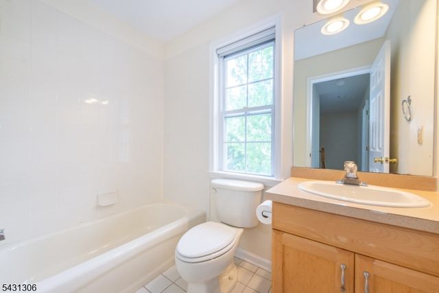 148 Arrowgate Dr, Randolph Twp., NJ 07869