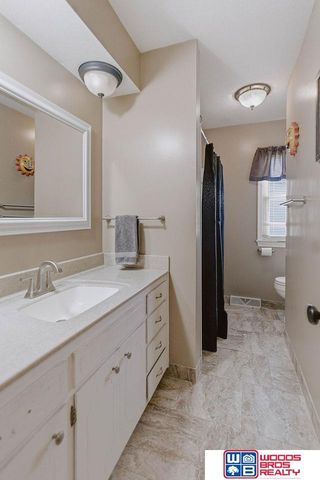 5129 S 94th Avenue, Omaha, NE 68127