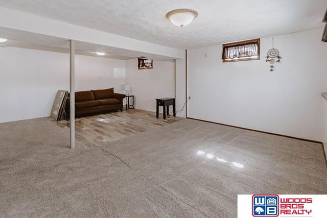 5129 S 94th Avenue, Omaha, NE 68127