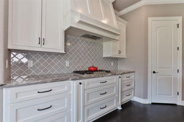 717 Rustic Oaks Drive, Angleton, TX 77515