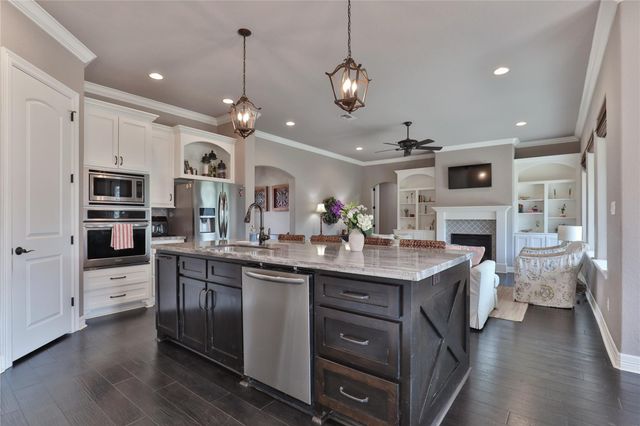 717 Rustic Oaks Drive, Angleton, TX 77515