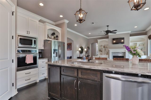 717 Rustic Oaks Drive, Angleton, TX 77515