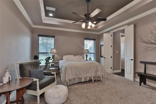 717 Rustic Oaks Drive, Angleton, TX 77515