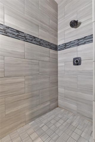 717 Rustic Oaks Drive, Angleton, TX 77515