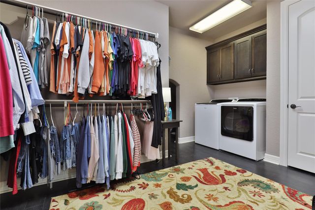 717 Rustic Oaks Drive, Angleton, TX 77515