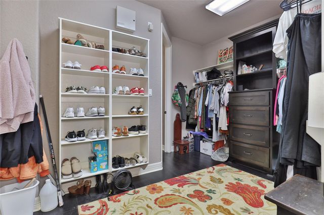 717 Rustic Oaks Drive, Angleton, TX 77515