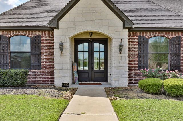 717 Rustic Oaks Drive, Angleton, TX 77515
