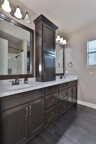 717 Rustic Oaks Drive, Angleton, TX 77515