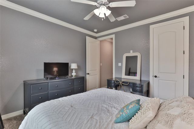 717 Rustic Oaks Drive, Angleton, TX 77515