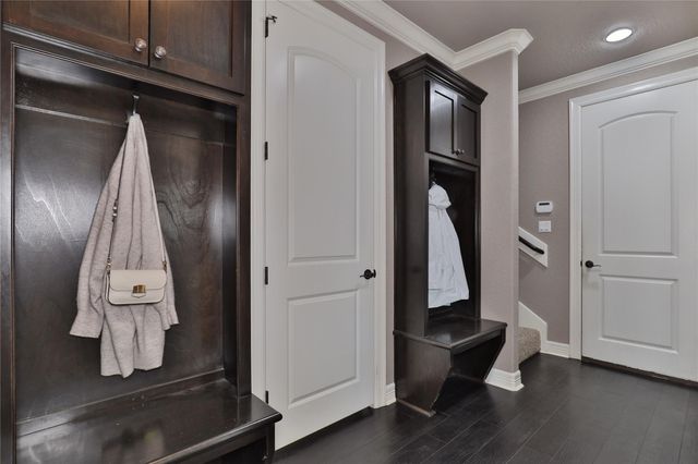 717 Rustic Oaks Drive, Angleton, TX 77515