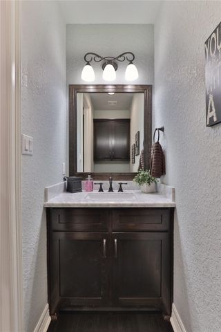 717 Rustic Oaks Drive, Angleton, TX 77515