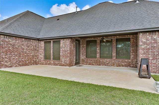 717 Rustic Oaks Drive, Angleton, TX 77515