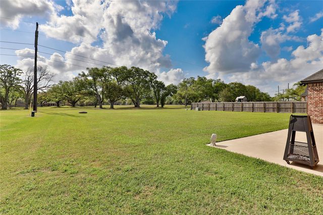 717 Rustic Oaks Drive, Angleton, TX 77515