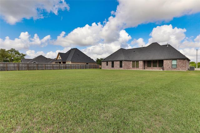 717 Rustic Oaks Drive, Angleton, TX 77515
