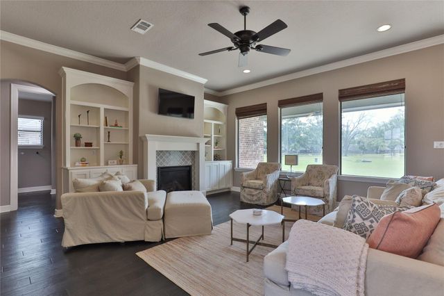 717 Rustic Oaks Drive, Angleton, TX 77515