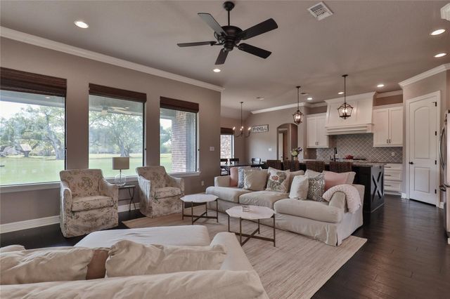 717 Rustic Oaks Drive, Angleton, TX 77515