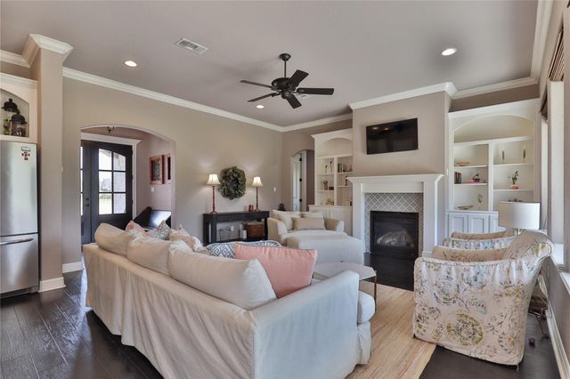 717 Rustic Oaks Drive, Angleton, TX 77515