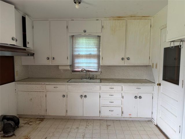 9501 Stratford Drive, Oklahoma City, OK 73120