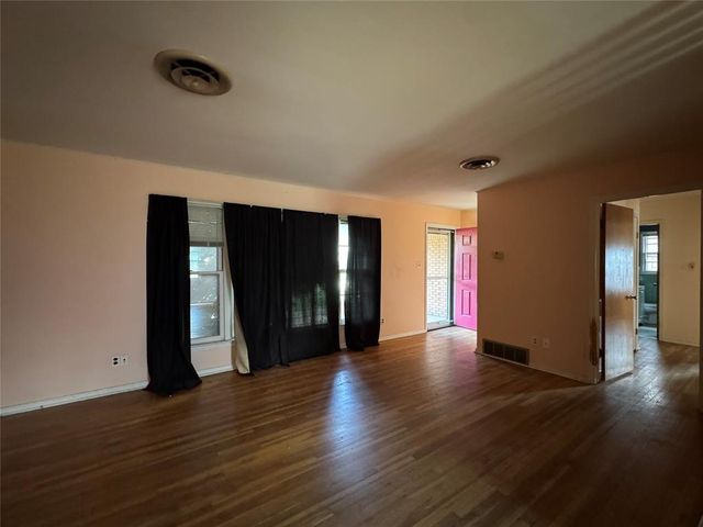 9501 Stratford Drive, Oklahoma City, OK 73120