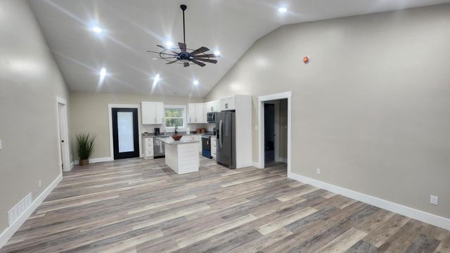 155 Airport Road, Junction City, KY 40440