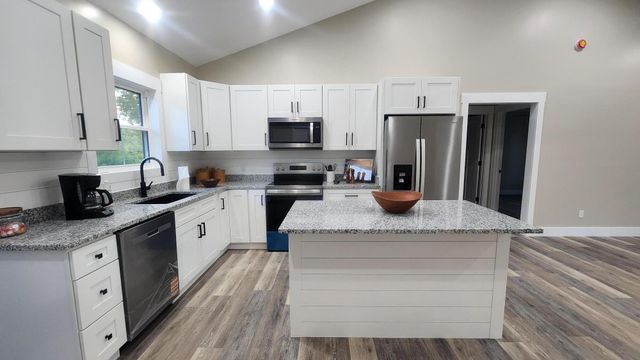 155 Airport Road, Junction City, KY 40440