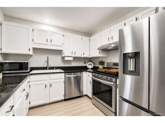 2058 S Balsam St, Lakewood, CO 80227