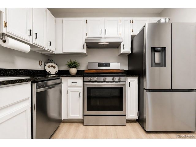 2058 S Balsam St, Lakewood, CO 80227
