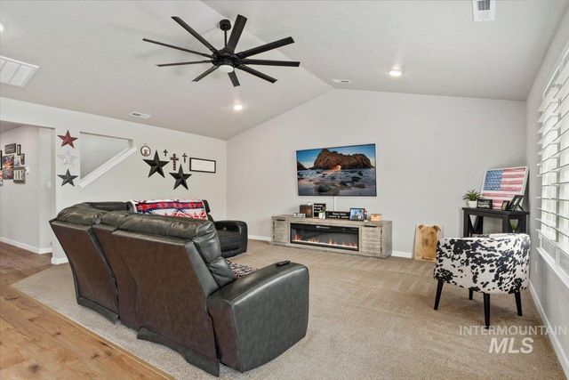 3956 E Eagle Ridge Dr, Nampa, ID 83686