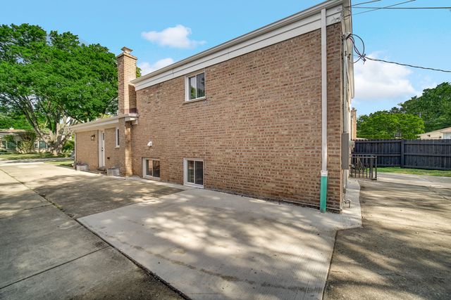 548 Leamington Avenue, Wilmette, IL 60091