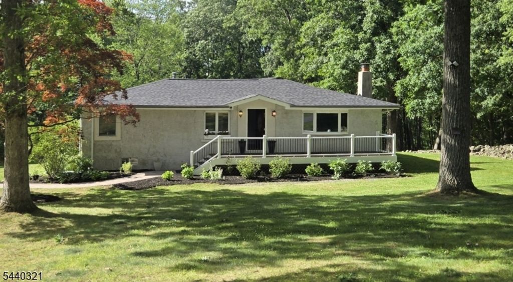 3 Thomas Dr, Independence Twp., NJ 07840