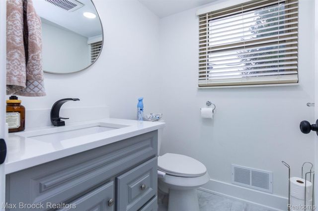 35604 Eastmont Drive, Sterling Heights, MI 48312