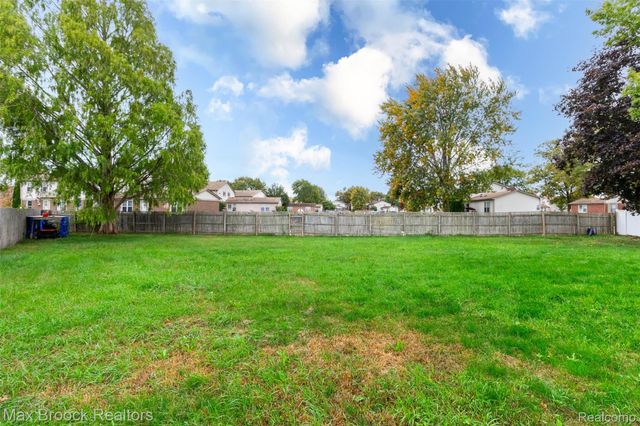 35604 Eastmont Drive, Sterling Heights, MI 48312