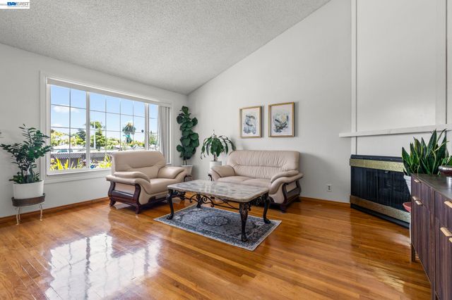 7995 Peachtree Ave, Newark, CA 94560
