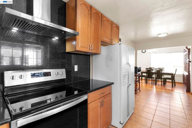 7995 Peachtree Ave, Newark, CA 94560