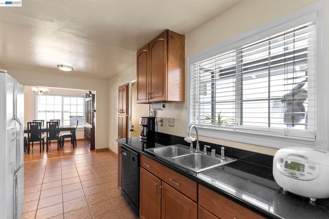 7995 Peachtree Ave, Newark, CA 94560