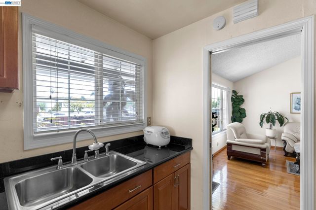 7995 Peachtree Ave, Newark, CA 94560