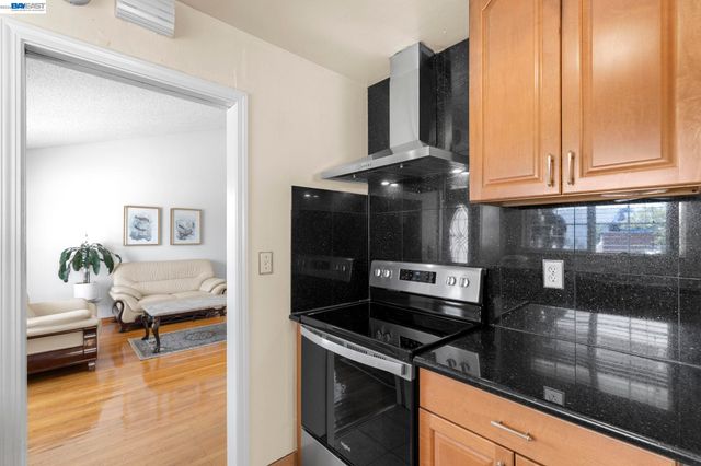 7995 Peachtree Ave, Newark, CA 94560