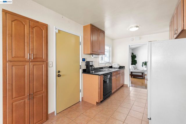 7995 Peachtree Ave, Newark, CA 94560