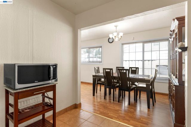 7995 Peachtree Ave, Newark, CA 94560