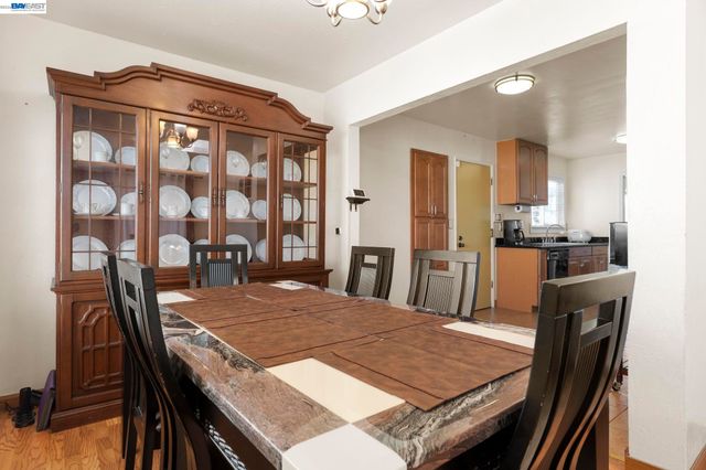 7995 Peachtree Ave, Newark, CA 94560