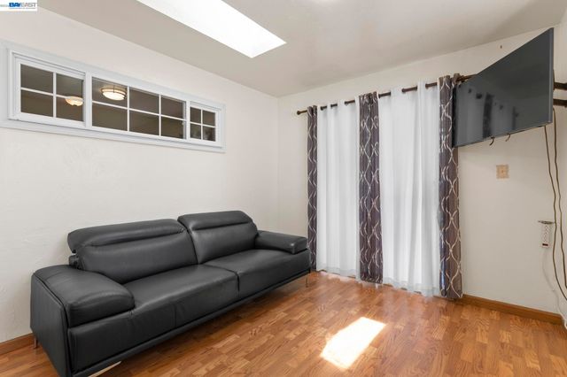 7995 Peachtree Ave, Newark, CA 94560