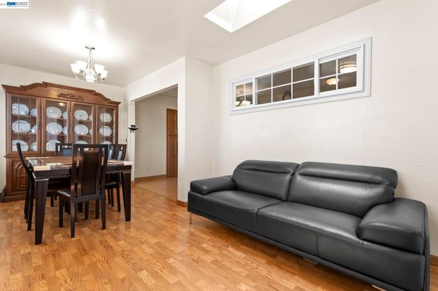 7995 Peachtree Ave, Newark, CA 94560
