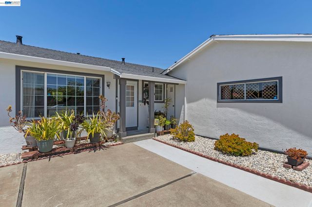 7995 Peachtree Ave, Newark, CA 94560