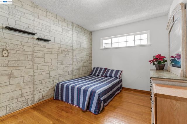 7995 Peachtree Ave, Newark, CA 94560