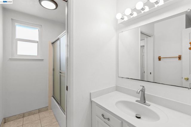 7995 Peachtree Ave, Newark, CA 94560